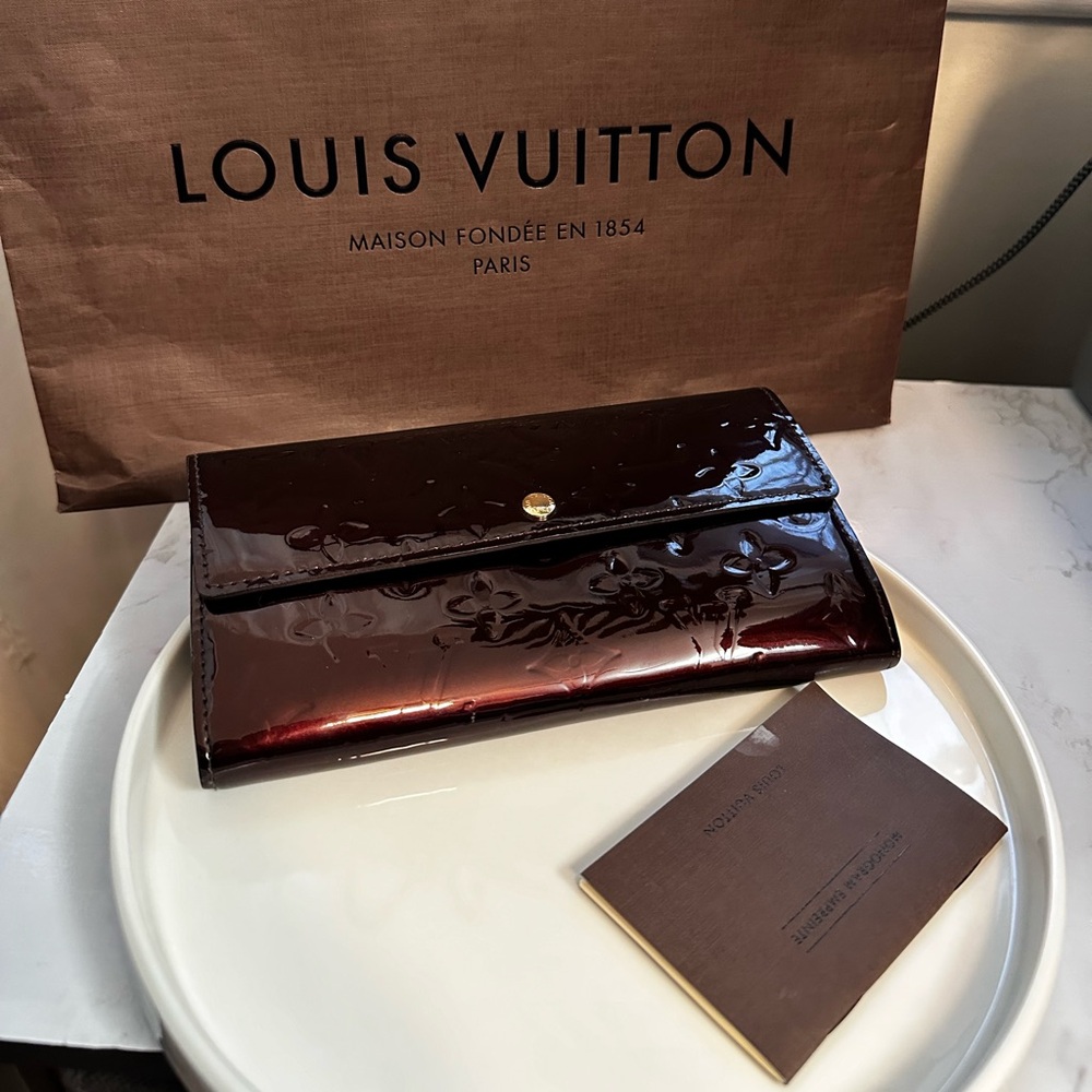 Louis Vuitton Sarah patent leather wallet